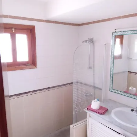 Blue Island House On The Hill, With Heated Pool Apartmán